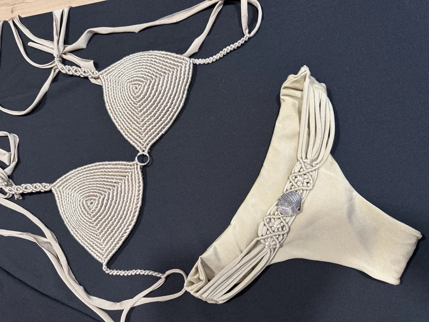 Bikini Cadena · Marfil